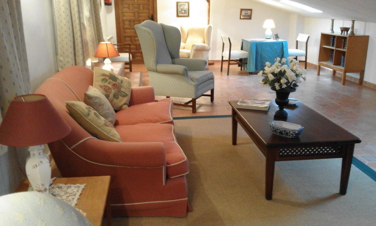 Hostal Rural Cumbres De Castilla Mandayona Екстериор снимка