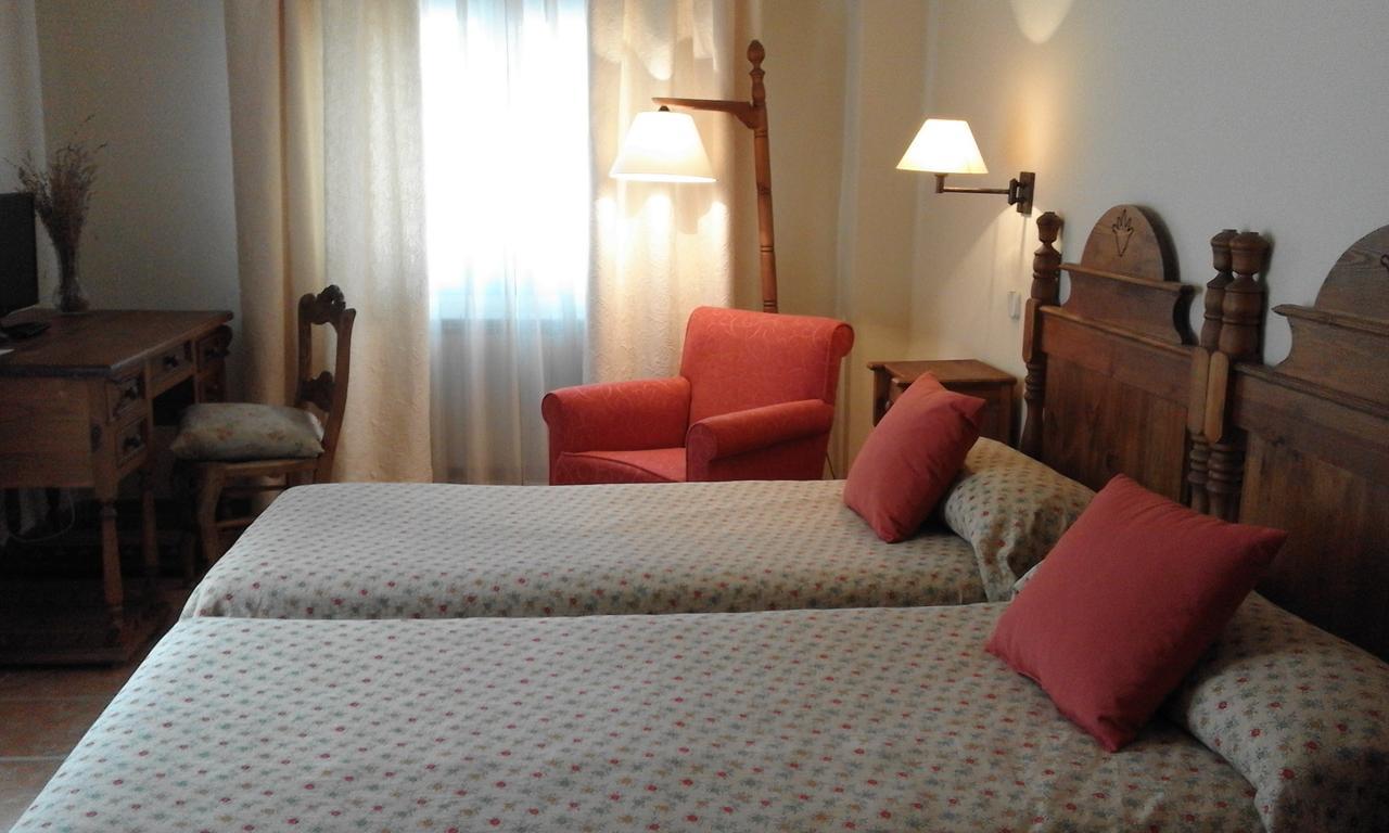 Hostal Rural Cumbres De Castilla Mandayona Екстериор снимка