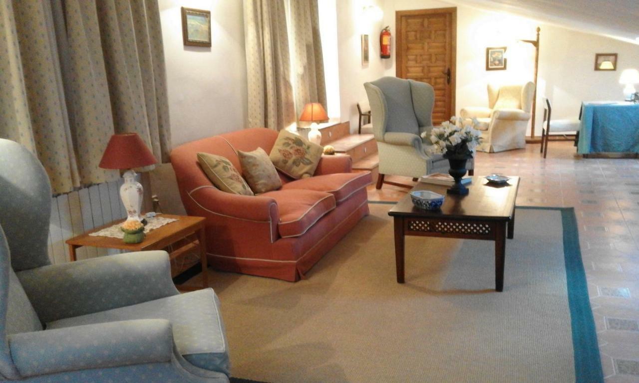 Hostal Rural Cumbres De Castilla Mandayona Екстериор снимка