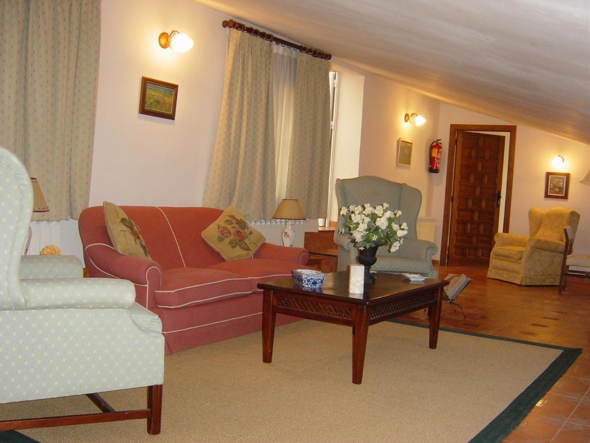 Hostal Rural Cumbres De Castilla Mandayona Екстериор снимка